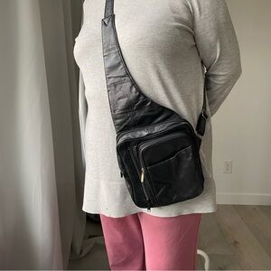 Vintage Retro Y2K Leather Unbranded Sling Bag